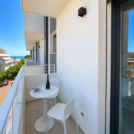 Altamarea The Level Apartment *